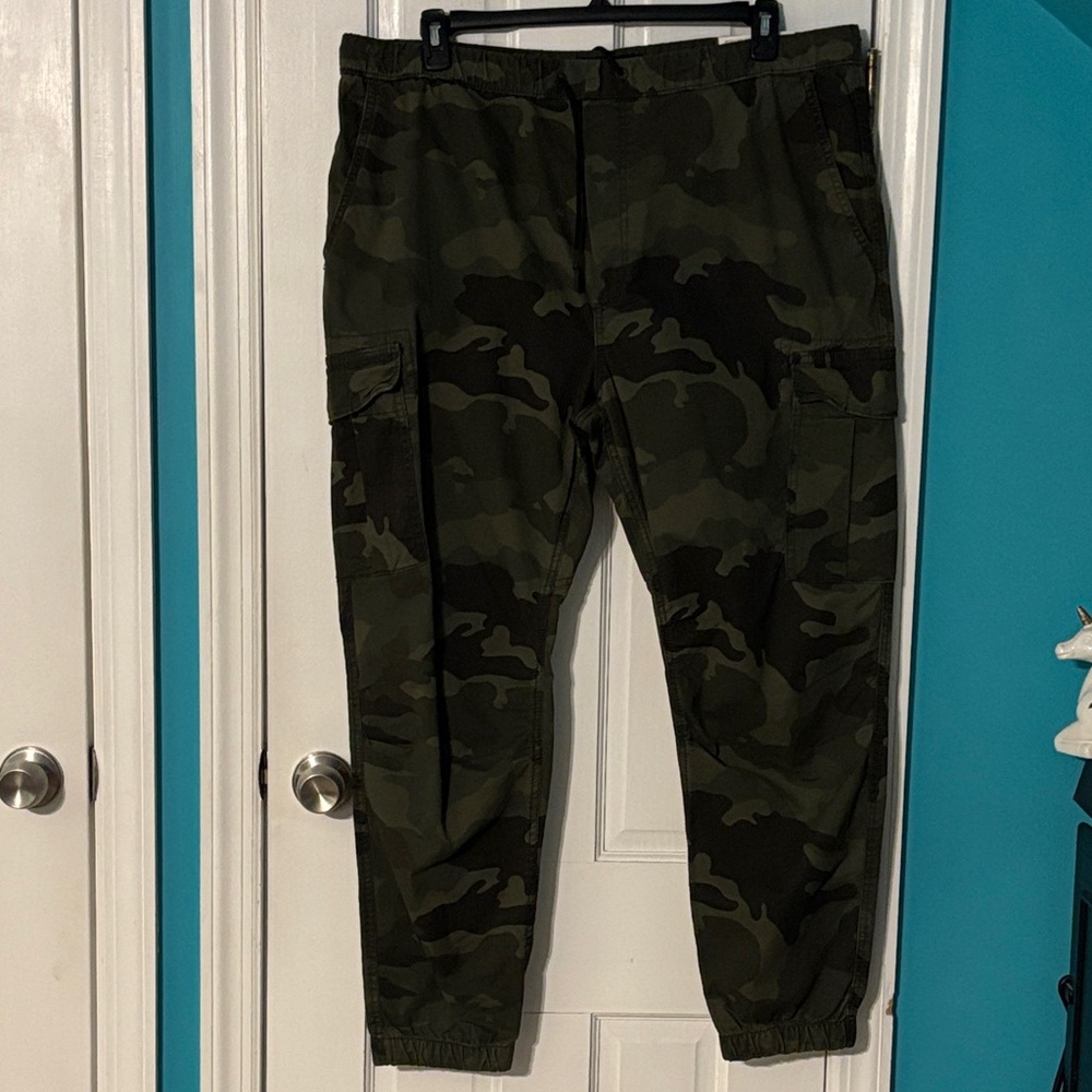American Eagle Outfitters Green Camo Cargo Pants - Picture 3 of 10